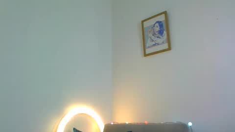 QUEEN OFF MILk  IM BACK  15 NOV online show from 05.23.26