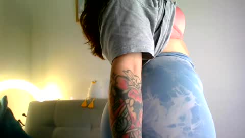 QUEEN OFF MILk  IM BACK  15 NOV online show from 05.29.26