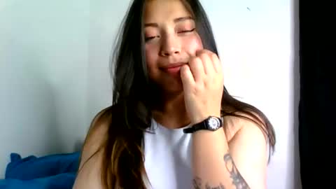 QUEEN OFF MILk  IM BACK  15 NOV online show from 06.14.26