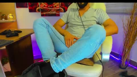 Snapshot of alessandro__wye chatting on 01.12.25 ALESSANDRO WYE online show from 01.12.25