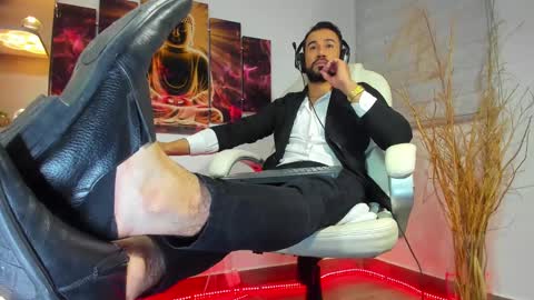 Snapshot of alessandro__wye chatting on 02.13.25 ALESSANDRO WYE online show from 02.13.25
