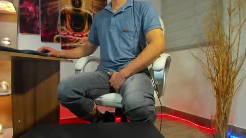 Snapshot of alessandro__wye chatting on 02.18.25 ALESSANDRO WYE online show from 02.18.25