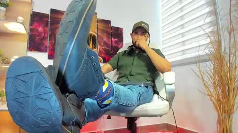 Snapshot of alessandro__wye chatting on 02.19.25 ALESSANDRO WYE online show from 02.19.25
