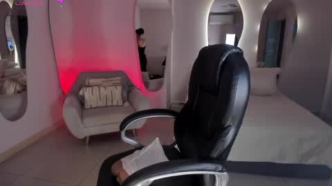 ALESSA ROMERO  online show from 02.20.25