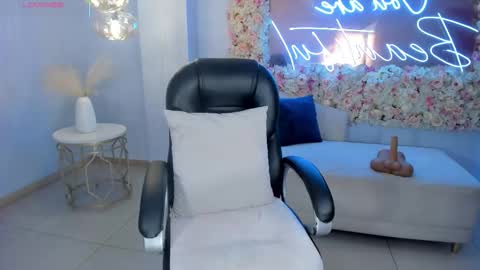 ALESSA ROMERO  online show from 10.18.25