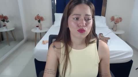 Snapshot of alessia_beth chatting on 02.22.25 ALESSIA online show from 02.22.25