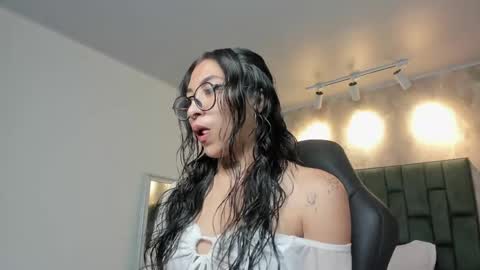 Snapshot of alessia_storm_ chatting on 04.16.26 Alessia online show from 04.16.26