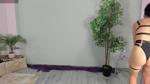 Snapshot of alessiasin_ chatting on 11.24.25 Alessia online show from 11.24.25