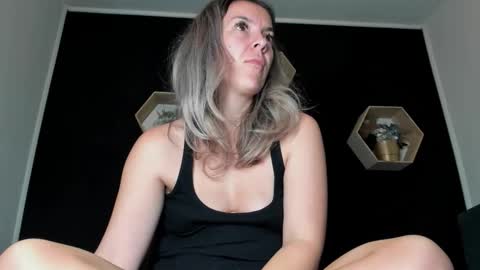 alesys69 online show from 10.18.25