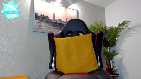Snapshot of alex_zt chatting on 02.21.25 x online show from 02.21.25