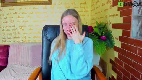 Snapshot of alexa_glory chatting on 11.16.25 Alexa online show from 11.16.25