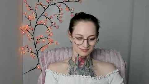 Snapshot of alexa_kittie chatting on 04.18.26 Alexa online show from 04.18.26