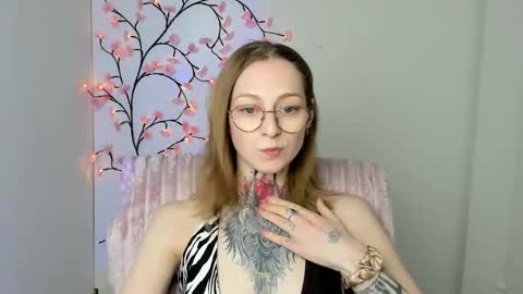 Snapshot of alexa_kittie chatting on 04.19.26 Alexa online show from 04.19.26
