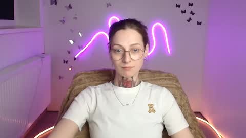 Snapshot of alexa_kittie chatting on 04.22.26 Alexa online show from 04.22.26