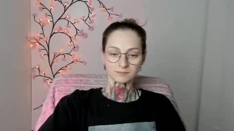 Snapshot of alexa_kittie chatting on 05.12.26 Alexa online show from 05.12.26