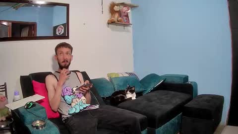 Snapshot of alexaandtom chatting on 10.05.25 Alexa y tom online show from 10.05.25