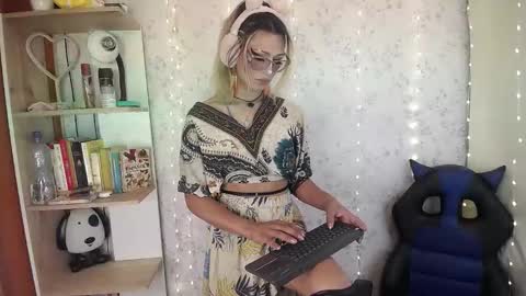alexaavandercloude online show from 03.26.26