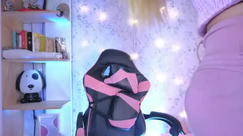 alexaavandercloude online show from 07.24.26
