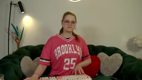 Snapshot of alexaavery chatting on 05.16.26 AlexaAvery online show from 05.16.26