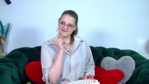 Snapshot of alexaavery chatting on 05.23.26 AlexaAvery online show from 05.23.26