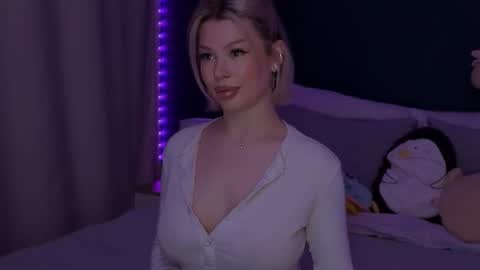 Snapshot of alexamason chatting on 03.11.26 Alexa Mason online show from 03.11.26