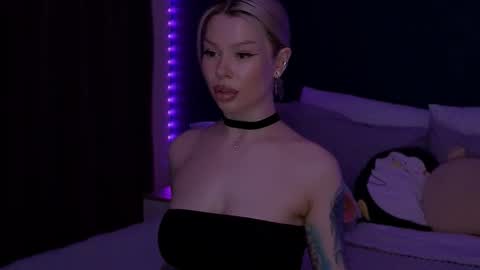 Snapshot of alexamason chatting on 03.13.26 Alexa Mason online show from 03.13.26