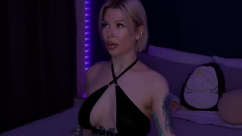 Snapshot of alexamason chatting on 03.16.26 Alexa Mason online show from 03.16.26