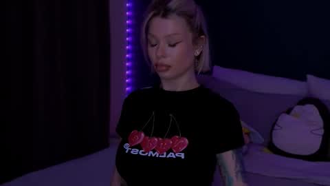 Snapshot of alexamason chatting on 03.20.26 Alexa Mason online show from 03.20.26