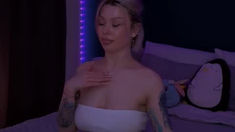 Snapshot of alexamason chatting on 03.21.26 Alexa Mason online show from 03.21.26