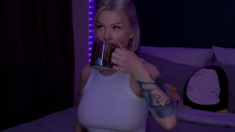 Snapshot of alexamason chatting on 03.30.26 Alexa Mason online show from 03.30.26