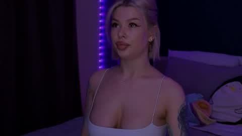 Snapshot of alexamason chatting on 04.16.26 Alexa Mason online show from 04.16.26