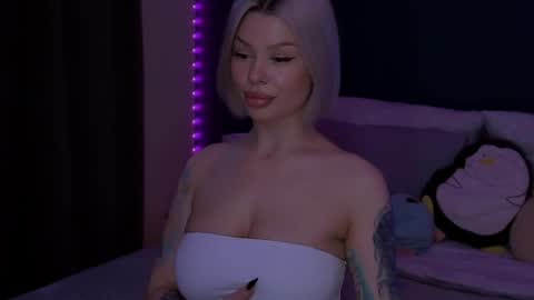 Snapshot of alexamason chatting on 05.15.26 Alexa Mason online show from 05.15.26