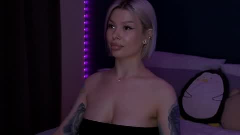Snapshot of alexamason chatting on 05.15.26 Alexa Mason online show from 05.15.26