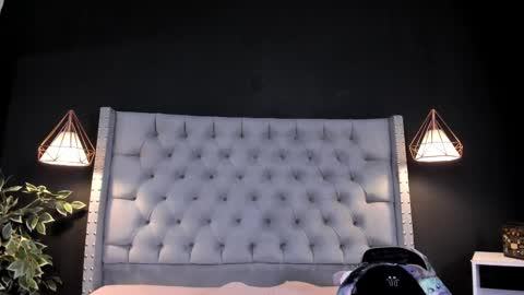 Snapshot of alexamora__ chatting on 10.08.25 C A M I L A  online show from 10.08.25