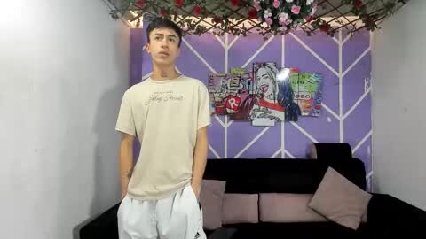 chicos hot online show from 04.21.26