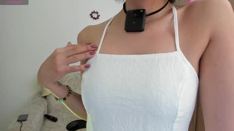 Snapshot of alexandra_fiore chatting on 01.12.25 I am Alexandra online show from 01.12.25