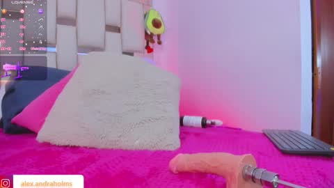 Snapshot of alexandra_holms1 chatting on 11.08.25 alexandra_holms1 online show from 11.08.25