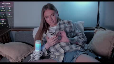 Snapshot of alexashowcum chatting on 01.27.25 Alexa online show from 01.27.25