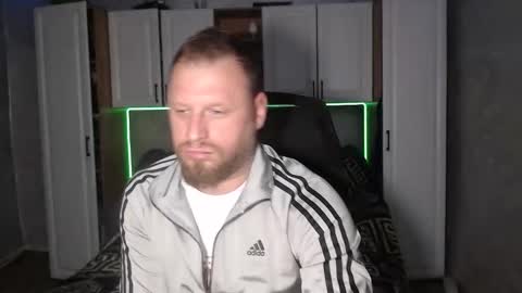 Snapshot of alexboy2022 chatting on 11.11.25 onlyfans..alexyno2022 online show from 11.11.25