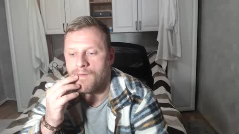 Snapshot of alexboy2022 chatting on 11.28.25 onlyfans..alexyno2022 online show from 11.28.25