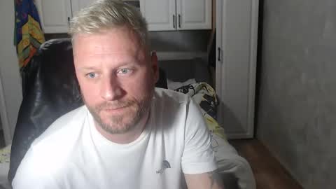 Snapshot of alexboy2022 chatting on 12.15.25 onlyfans..alexyno2022 online show from 12.15.25