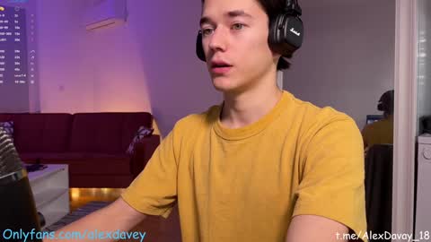 Snapshot of alexdavey chatting on 01.17.25           online show from 01.17.25