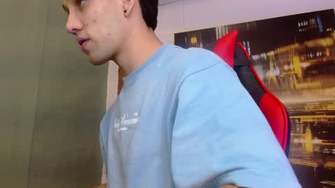 Snapshot of alexgiraldo__ chatting on 05.06.26 alexgiraldo__ online show from 05.06.26