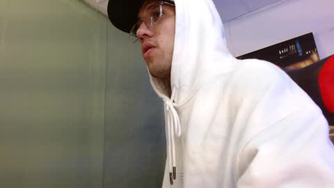 Snapshot of alexgiraldo__ chatting on 05.24.26 alexgiraldo__ online show from 05.24.26