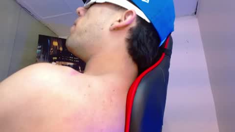 Snapshot of alexgiraldo__ chatting on 05.27.26 alexgiraldo__ online show from 05.27.26