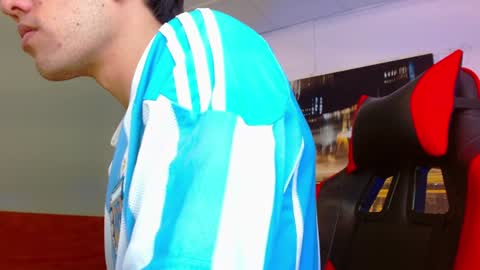 Snapshot of alexgiraldo__ chatting on 06.17.26 alexgiraldo__ online show from 06.17.26