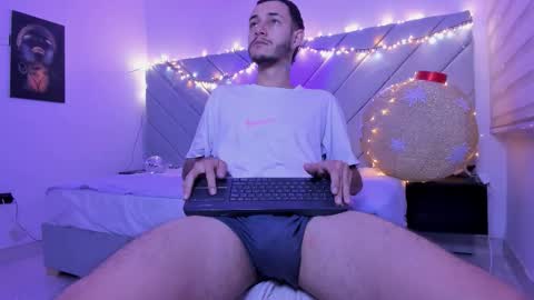 Snapshot of alexio_angel chatting on 11.16.25 Alexio online show from 11.16.25