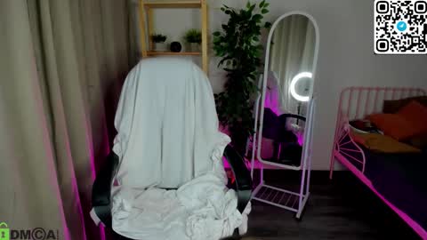 Alexis   Mon Tue Wed Thu Fri 7 GMT 0100am-0700am  online show from 02.13.26