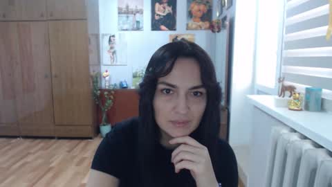 Snapshot of alexismillers chatting on 09.10.25 AlexisMillers online show from 09.10.25