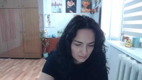 Snapshot of alexismillers chatting on 09.15.25 AlexisMillers online show from 09.15.25